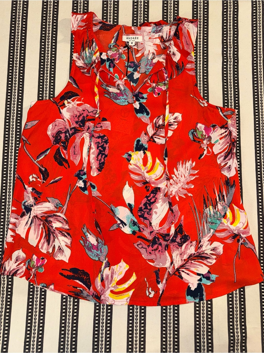 ANDREE BY UNIT Bright Coral Floral Ruffled V-Neck Camisole, Medium, NWT